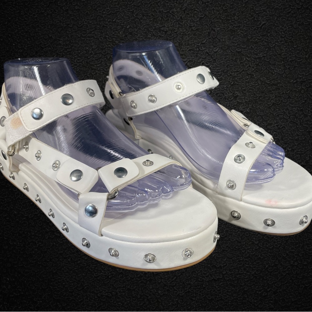 Forever 21 Platform Studded Sandals Women’s Size 9 Never Worn